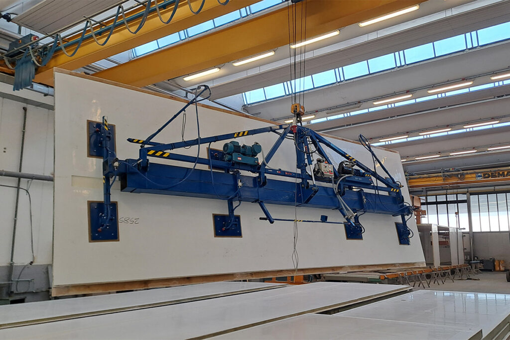 Ventose realizzate per pannelli con alimentazione elettrica o aria compressa e ribaltamento versione elettrica o pneumatica